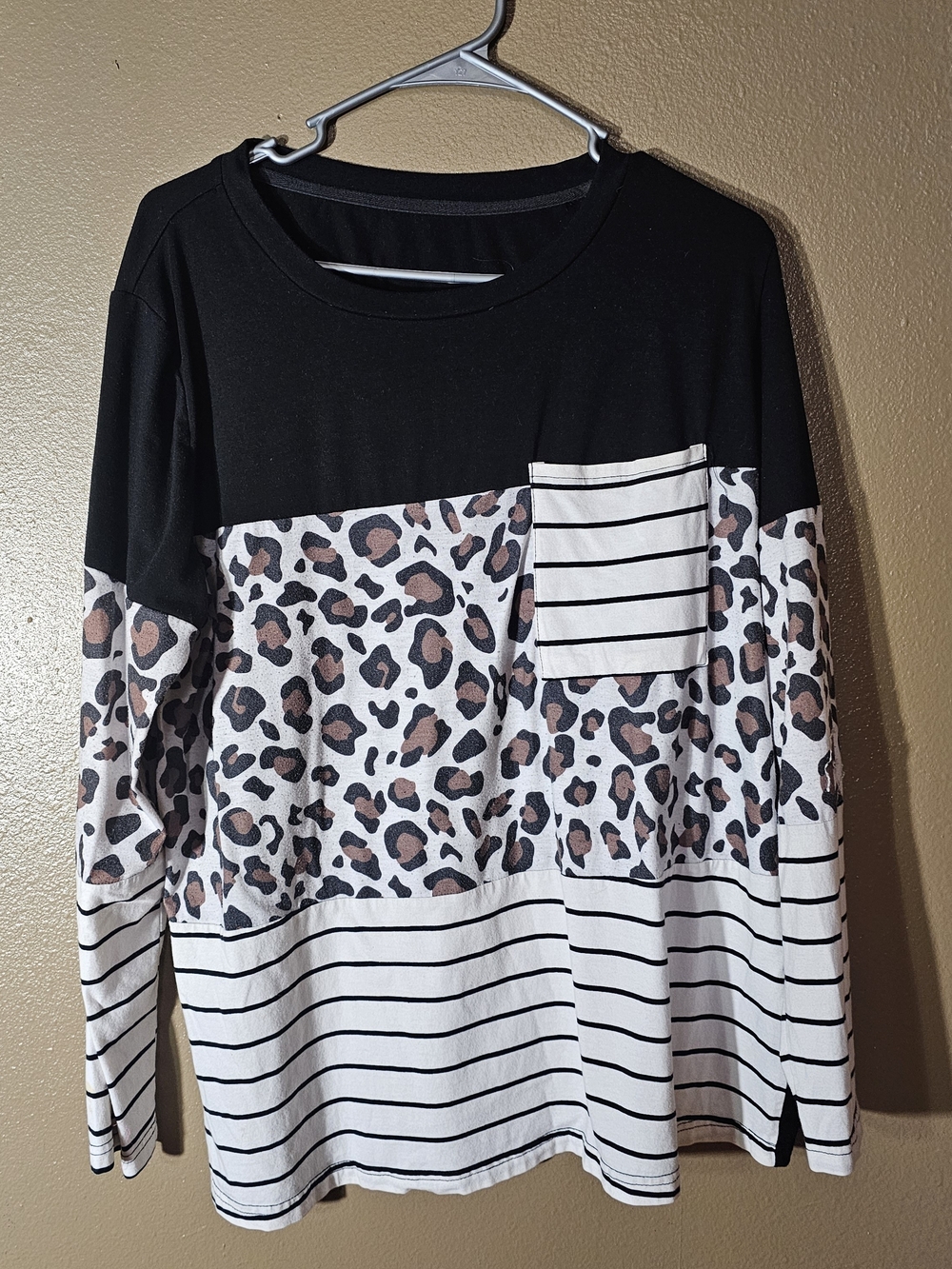 Black and White Leopard-Print Long Sleeve Tee with Pocket